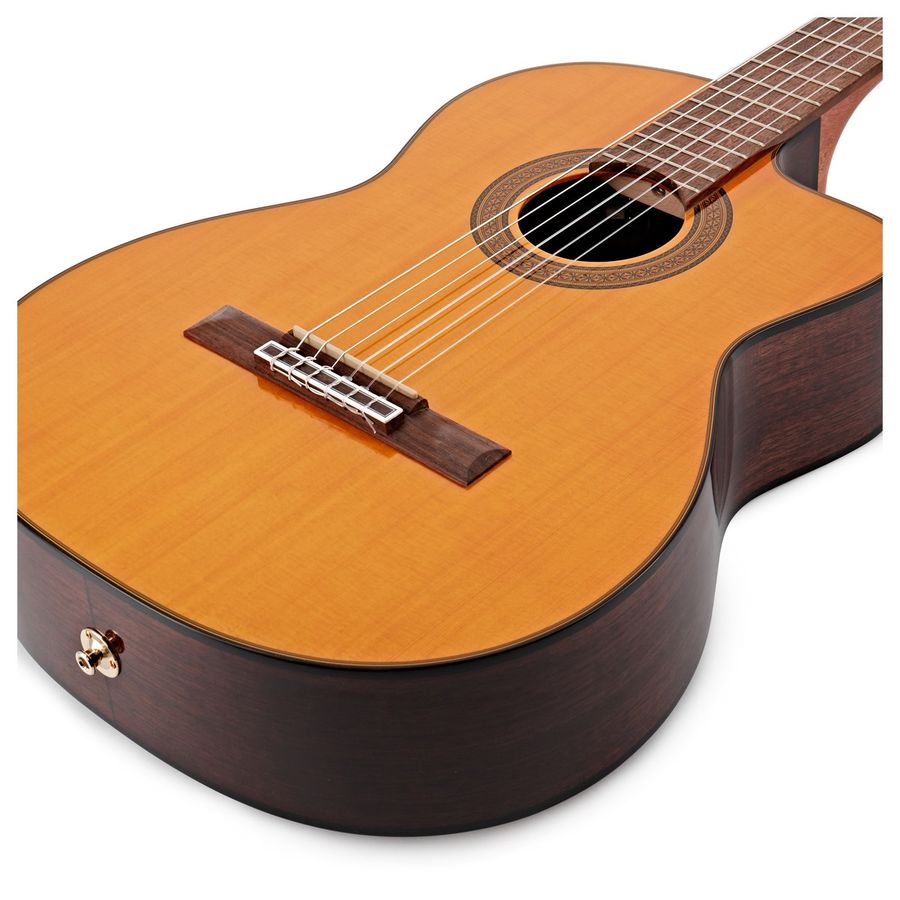 Takamine GC5CE-NAT Nylonstrengsgitar m/ TP-4T Preamp, Natural