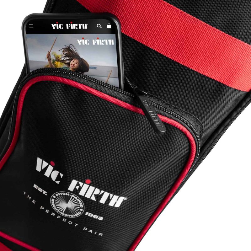 Vic Firth Protege Trommestikkebag, plass til ca. 9 par, vannavvisende, sort og rød