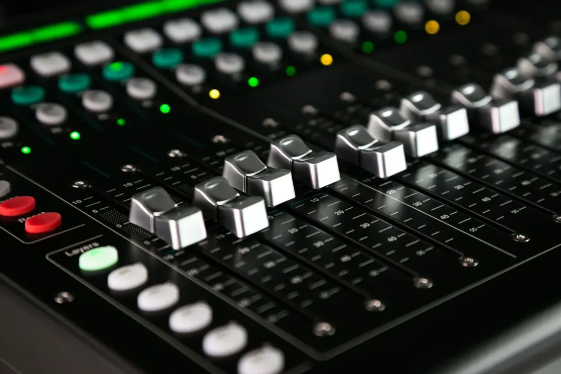 A&H SQ-5, 48ch digital mixer, 96kHz