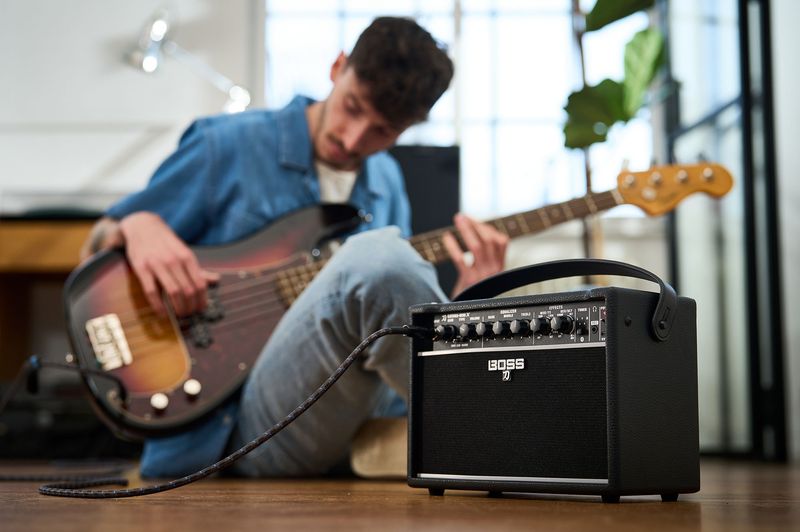 Boss Katana-Mini X - Kraftig MiniCombo, 10W m/ effekter, Bluetooth og oppladbart Batteri