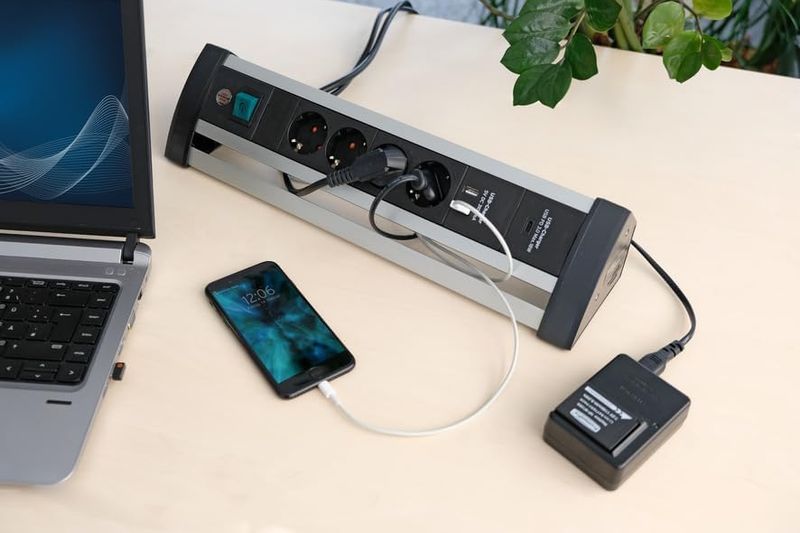 Brennenstuhl Alu-Office-Line Strømforgrener med USB-lader